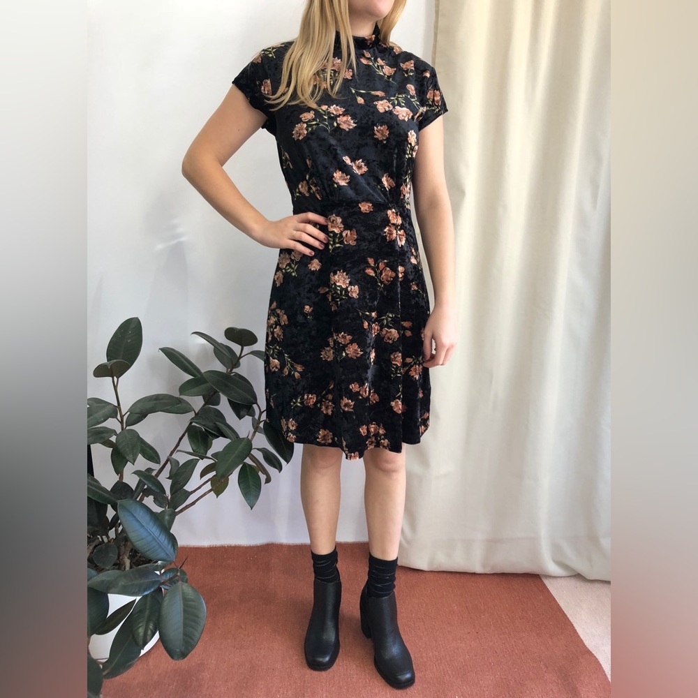 Nanavatee Velvet Stretch dress - Size Large